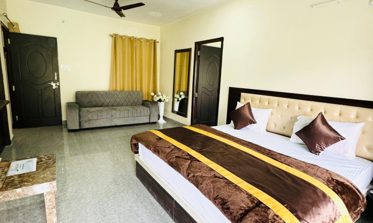 The Moonlight by Redwood Hotels